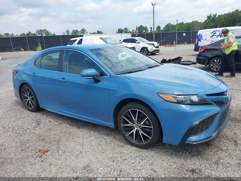 Photo of the 2023 TOYOTA CAMRY SE