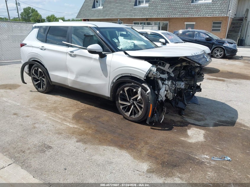 Photo of the 2022 MITSUBISHI OUTLANDER BLACK EDITION S-AWC/SE 2.5 S-AWC/SE LAUNCH EDITION S-AWC
