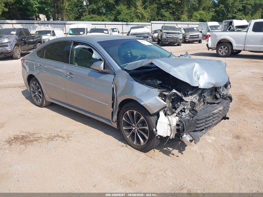 Photo of the 2016 TOYOTA AVALON XLE
