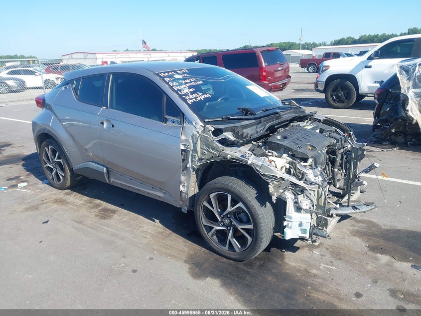 Photo of the 2018 TOYOTA C-HR XLE PREMIUM