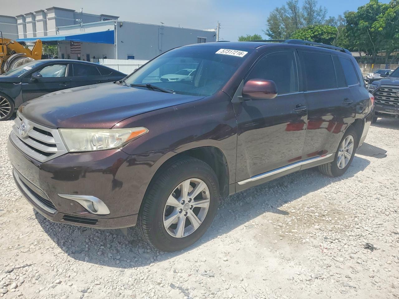 Photo of the 2013 TOYOTA HIGHLANDER SE