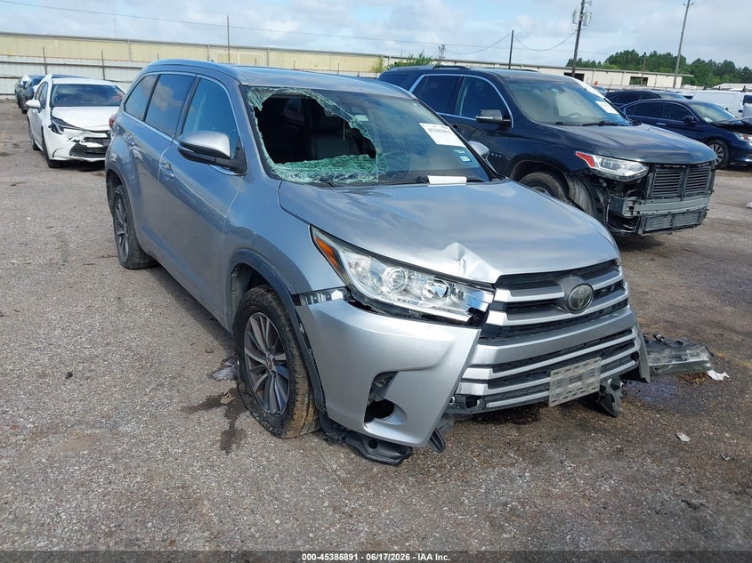 Photo of the 2017 TOYOTA HIGHLANDER XLE