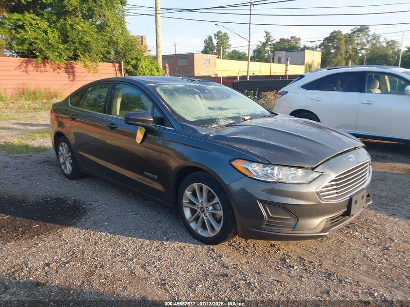 Photo of the 2019 FORD FUSION HYBRID SE