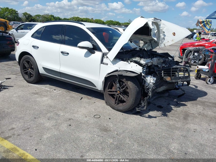Photo of the 2017 PORSCHE MACAN