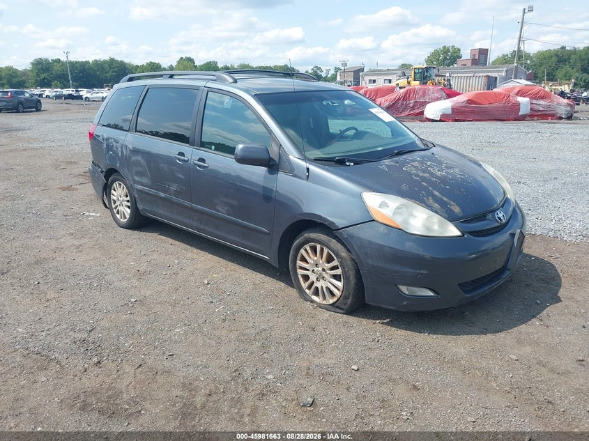 Photo of the 2010 TOYOTA SIENNA XLE