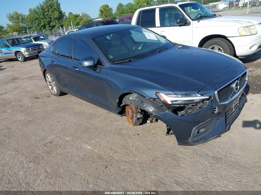 Photo of the 2020 VOLVO S60 T6 MOMENTUM