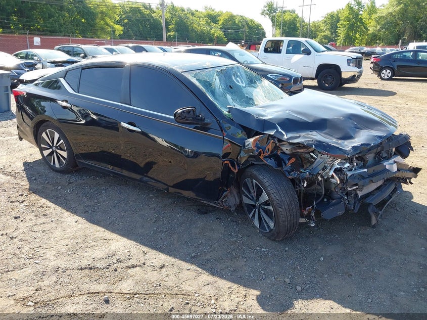 Photo of the 2022 NISSAN ALTIMA SV FWD