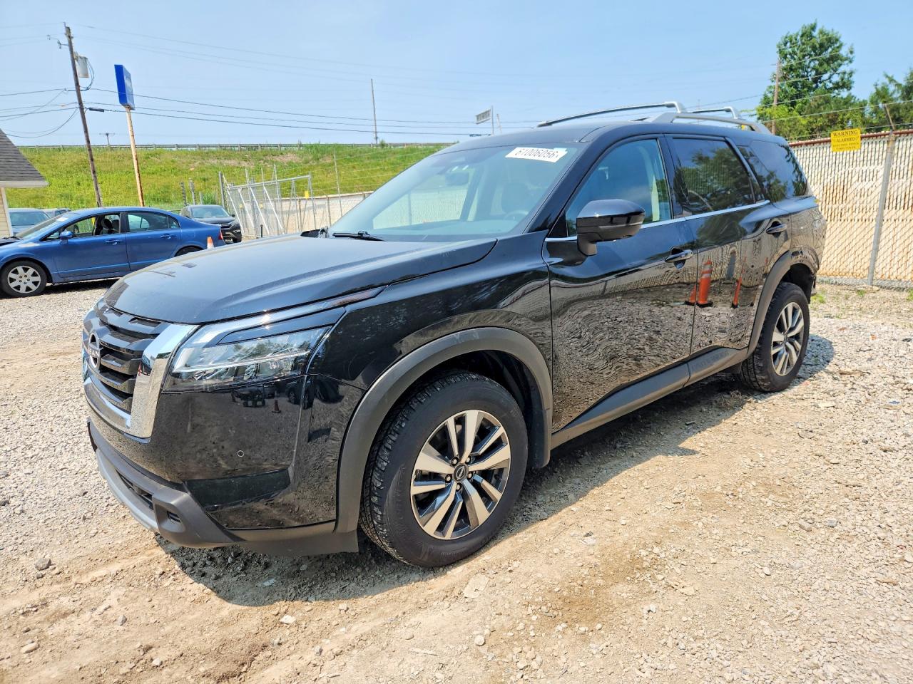 Photo of the 2024 NISSAN PATHFINDER SL