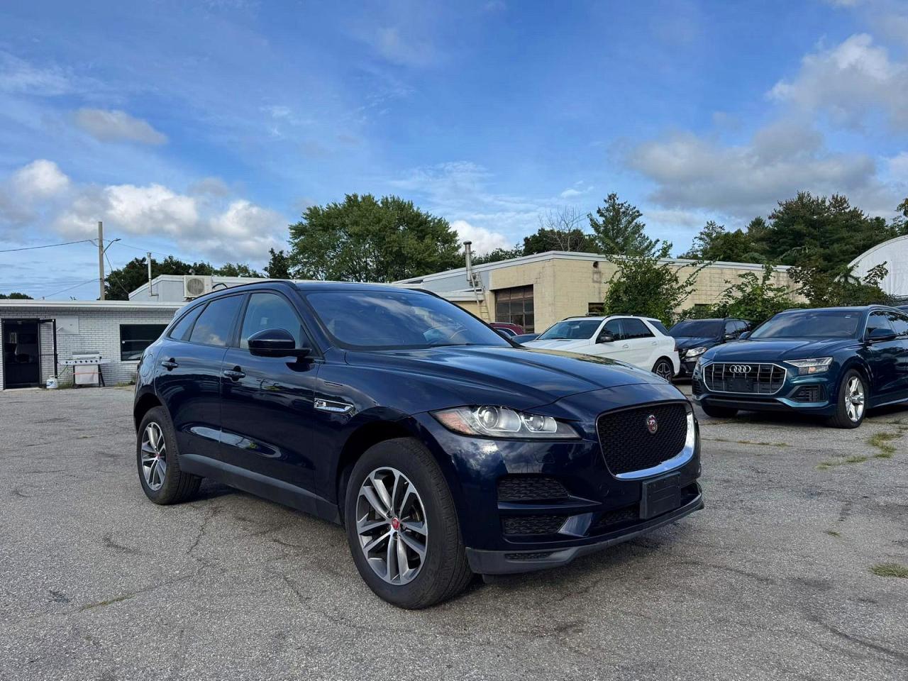 Photo of the 2017 JAGUAR F-PACE PREMIUM