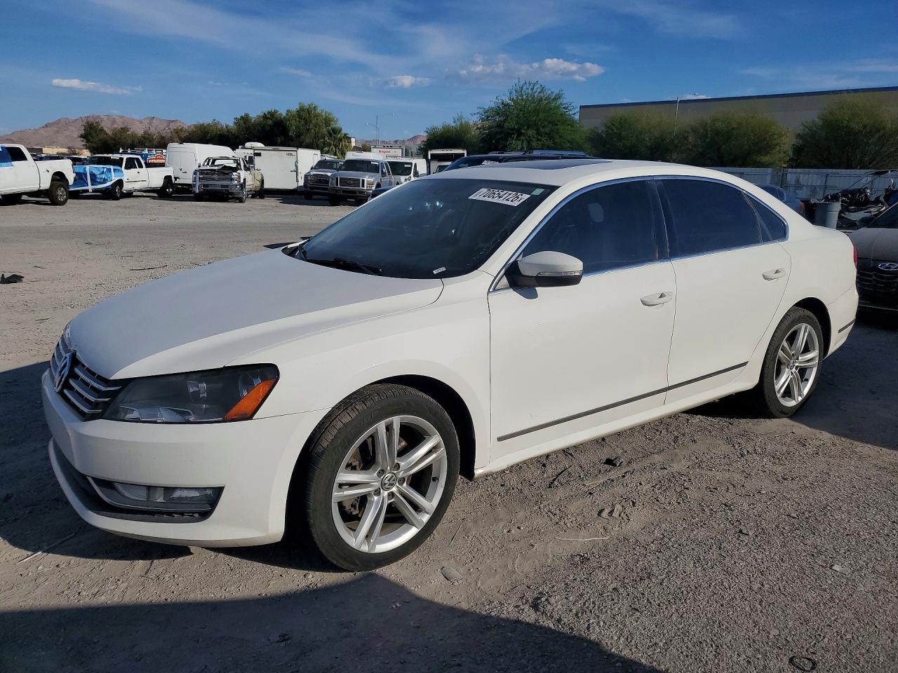 Photo of the 2014 VOLKSWAGEN PASSAT SE