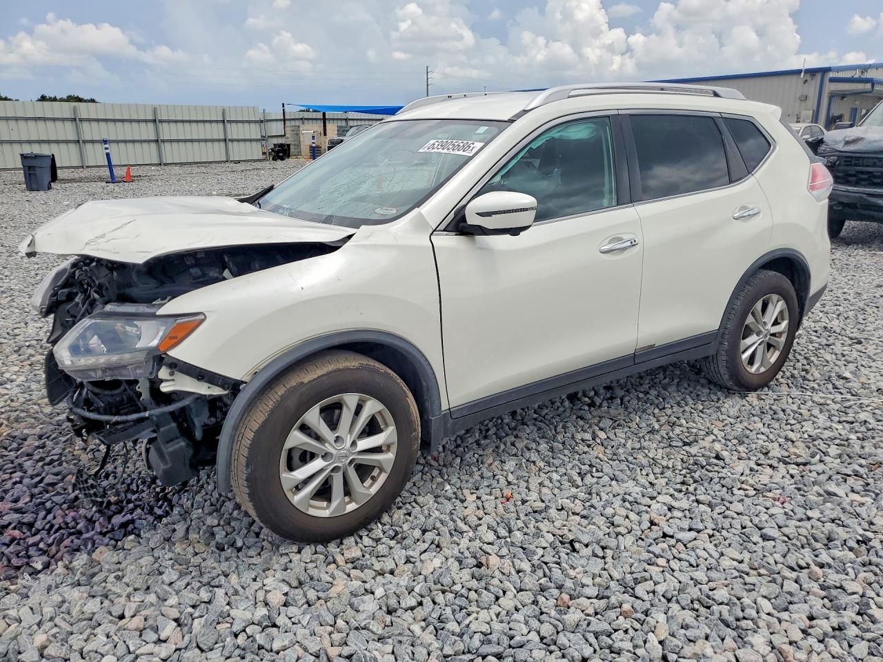 Photo of the 2016 NISSAN ROGUE SV