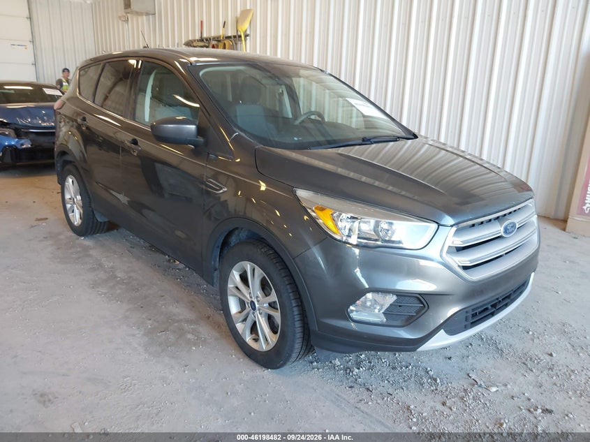 Photo of the 2019 FORD ESCAPE SE