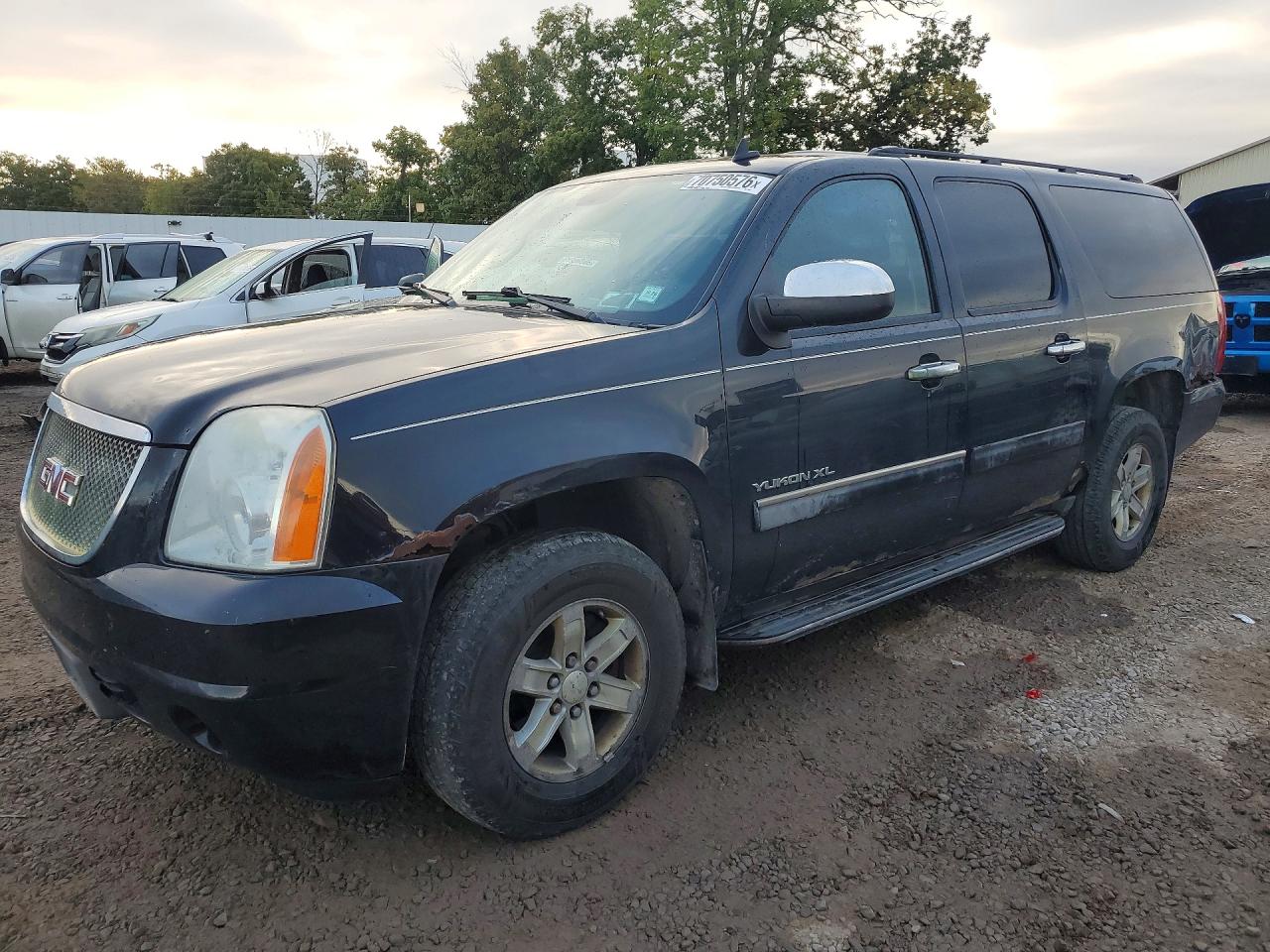 Photo of the 2011 GMC YUKON XL K1500 SLE