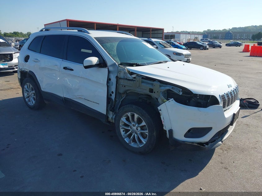 Photo of the 2019 JEEP CHEROKEE LATITUDE FWD