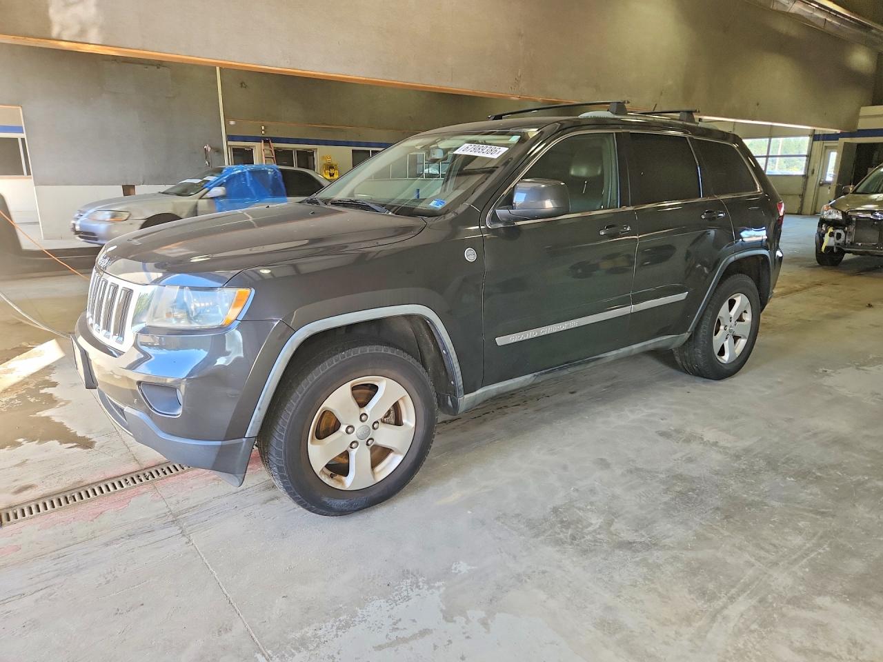 Photo of the 2011 JEEP GRAND CHEROKEE LAREDO