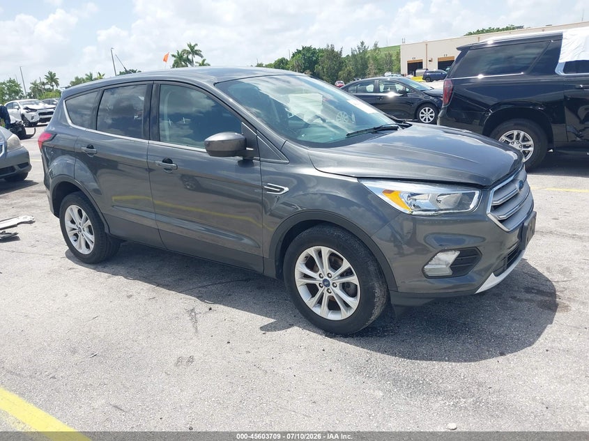 Photo of the 2019 FORD ESCAPE SE