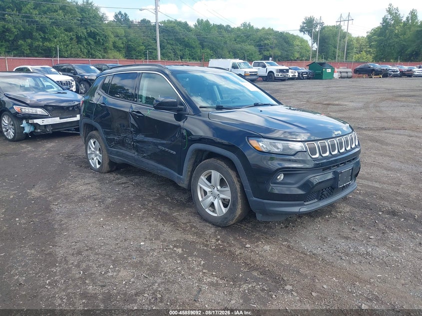 Photo of the 2022 JEEP COMPASS LATITUDE 4X4