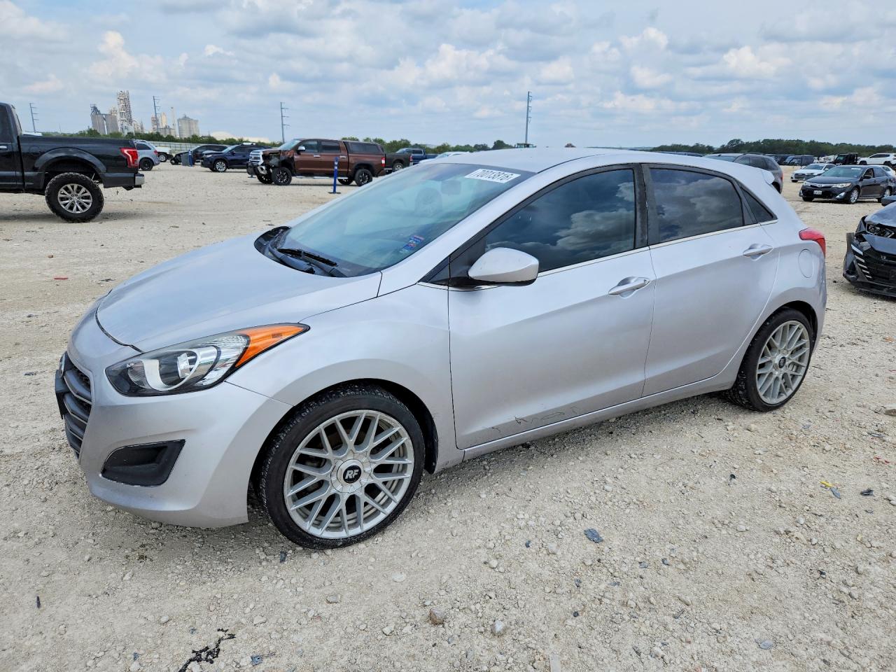 Photo of the 2017 HYUNDAI ELANTRA GT BASE