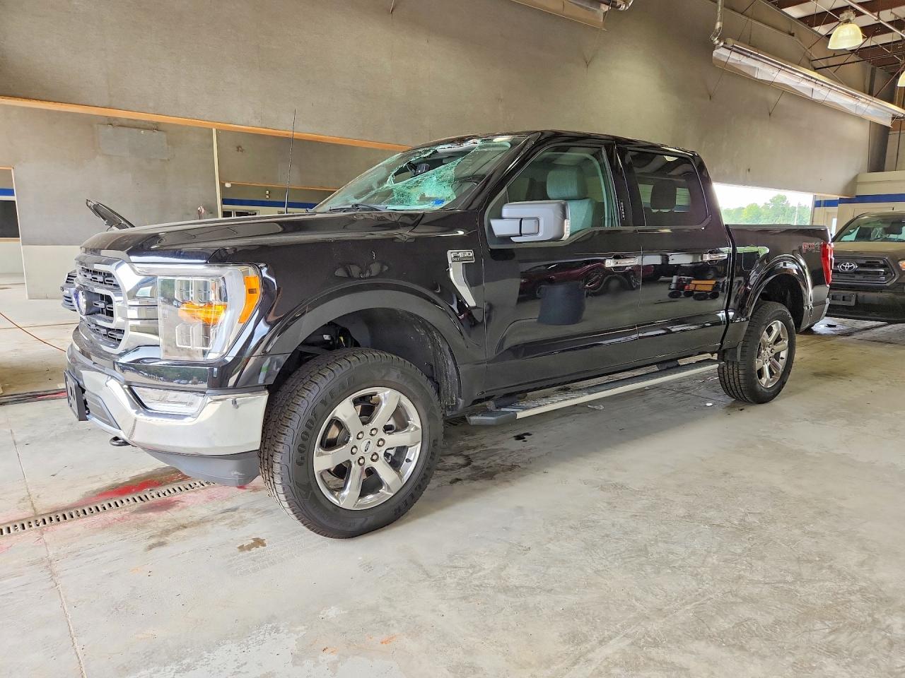 Photo of the 2023 FORD F150 SUPERCREW