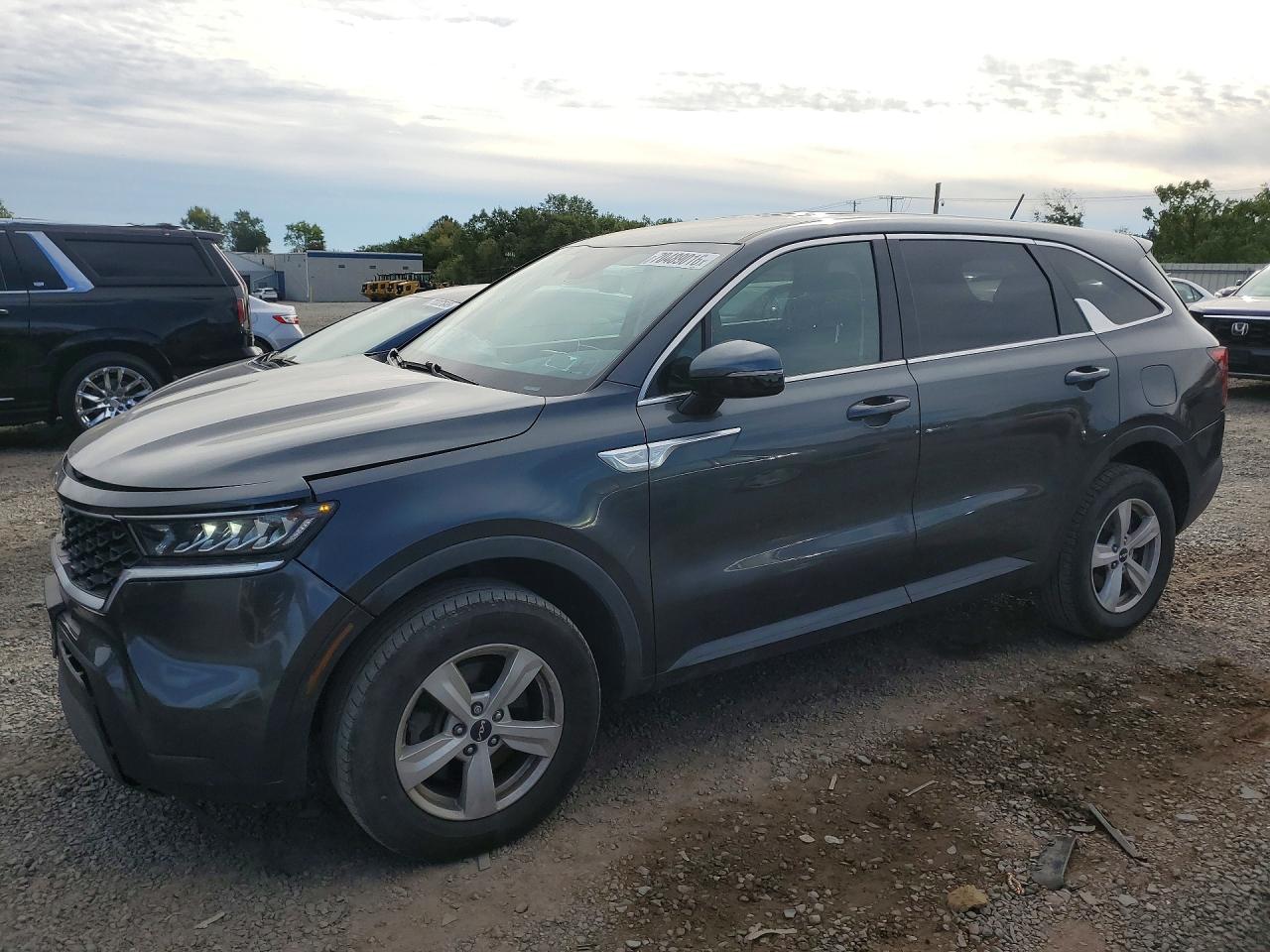 Photo of the 2023 KIA SORENTO LX