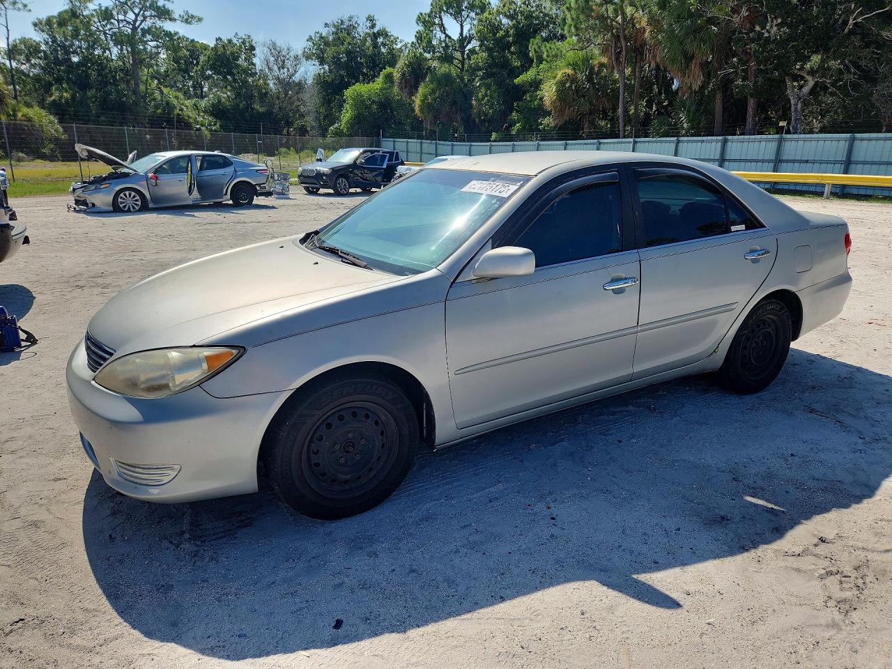 Photo of the 2005 TOYOTA CAMRY LE
