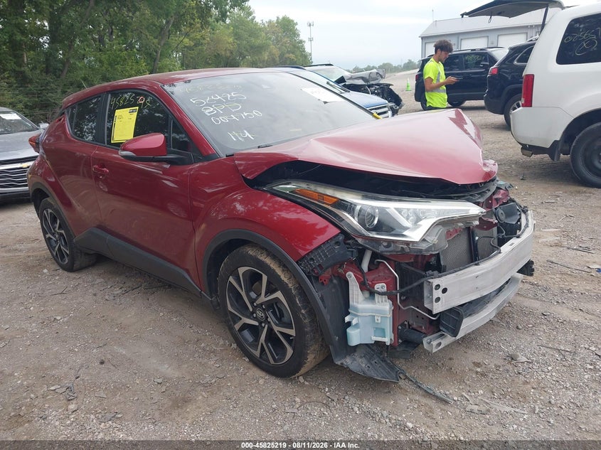 Photo of the 2018 TOYOTA C-HR XLE