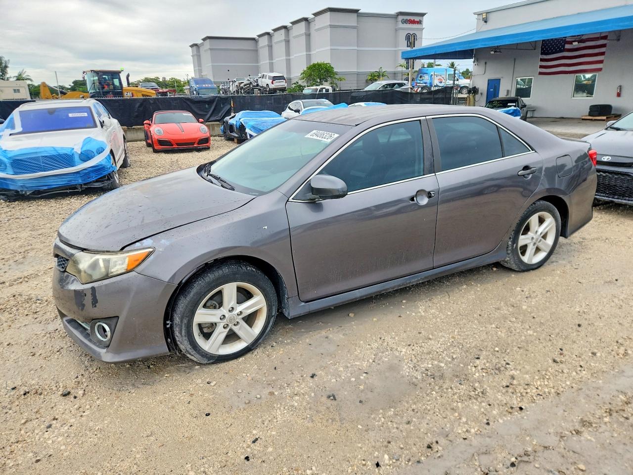 Photo of the 2014 TOYOTA CAMRY SE