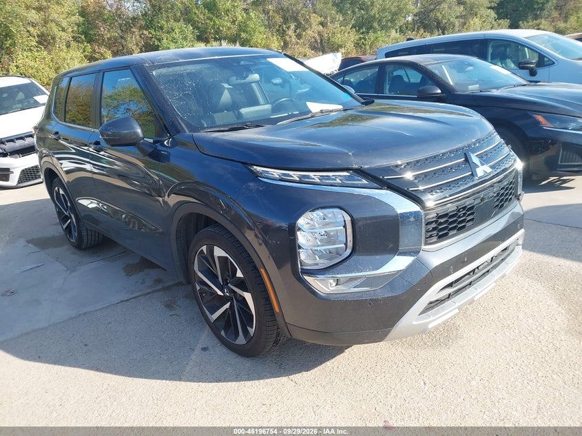 Photo of the 2024 MITSUBISHI OUTLANDER