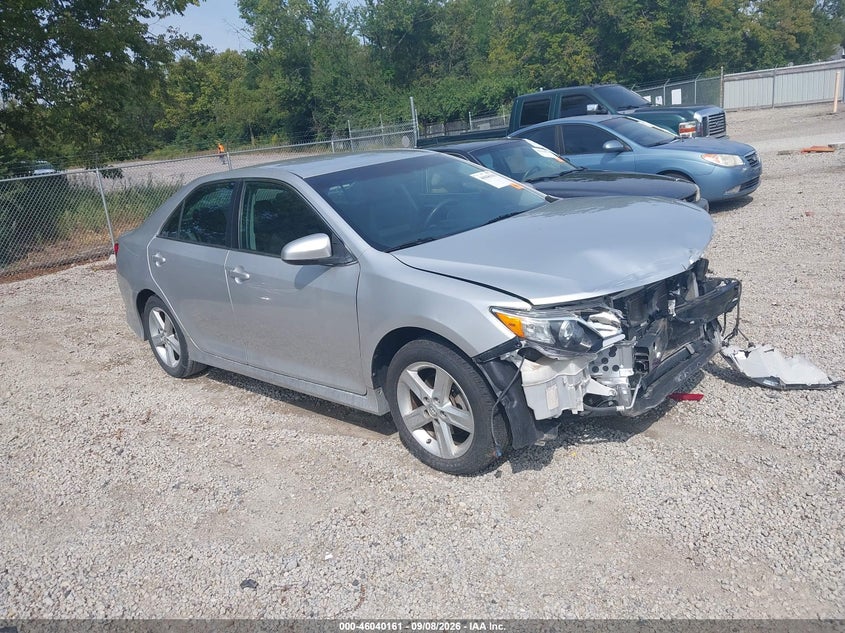 Photo of the 2013 TOYOTA CAMRY SE