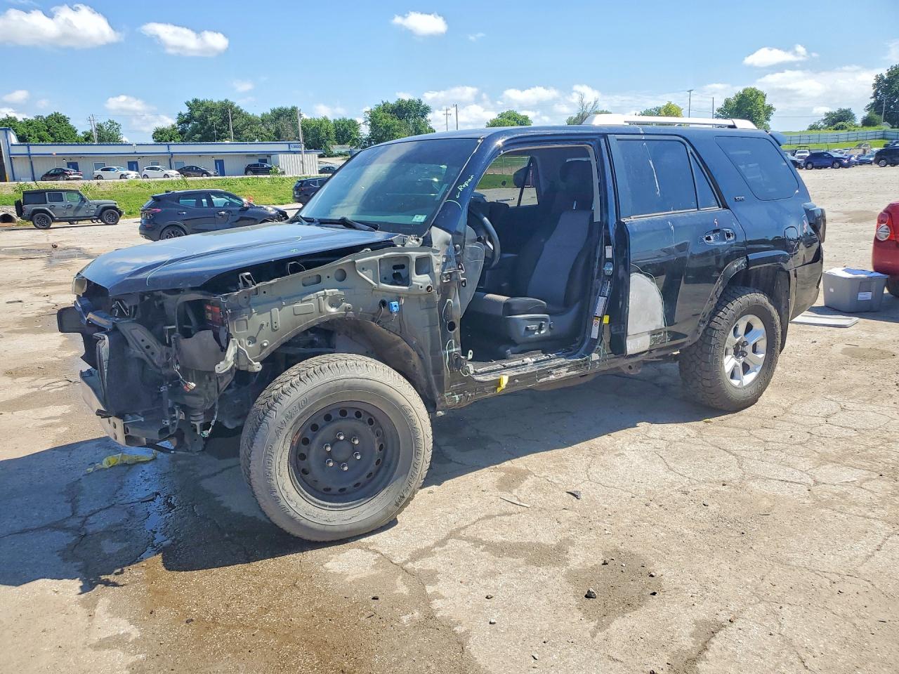 Photo of the 2018 TOYOTA 4RUNNER SR5