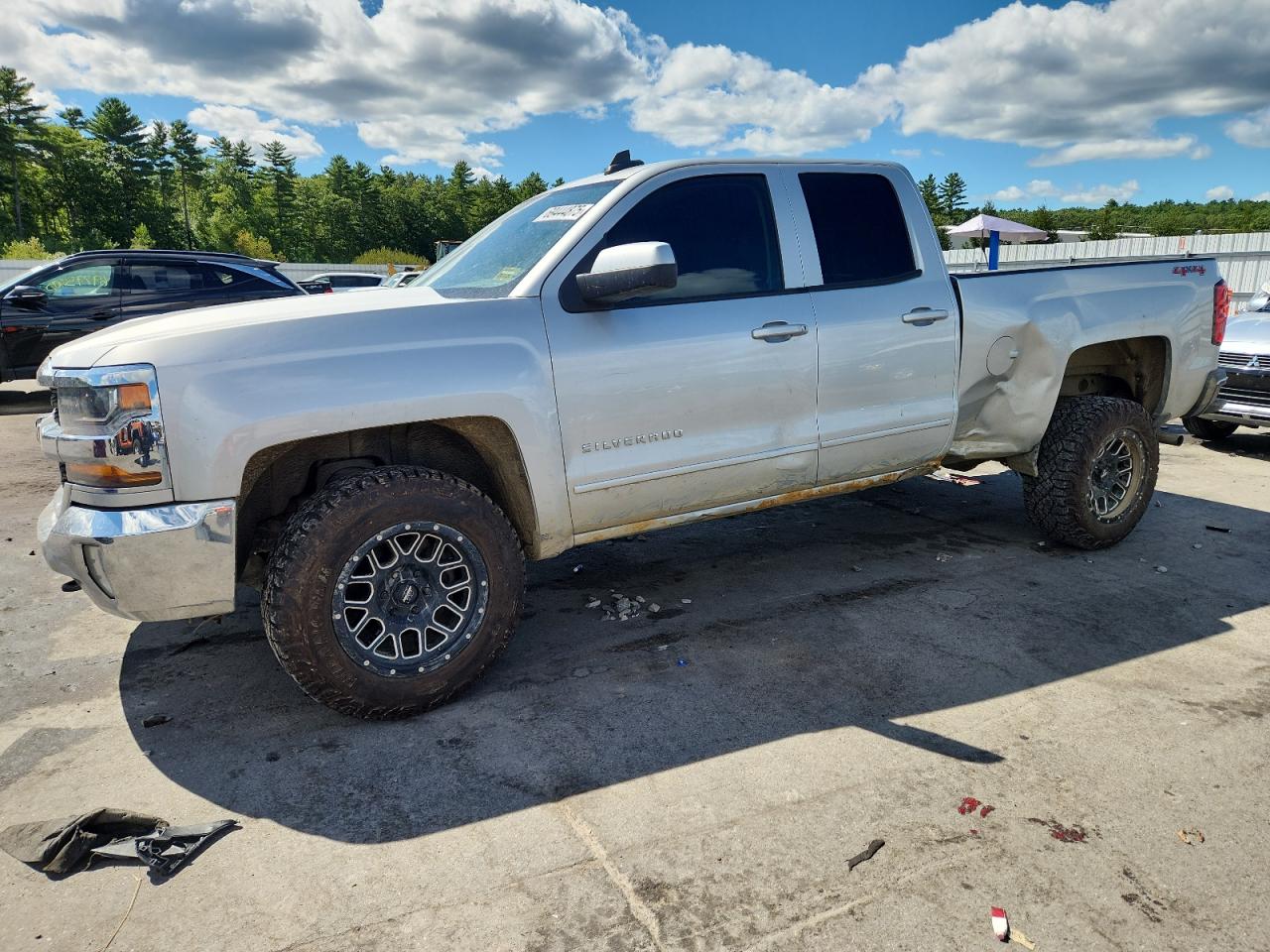 Photo of the 2017 CHEVROLET SILVERADO K1500 LT
