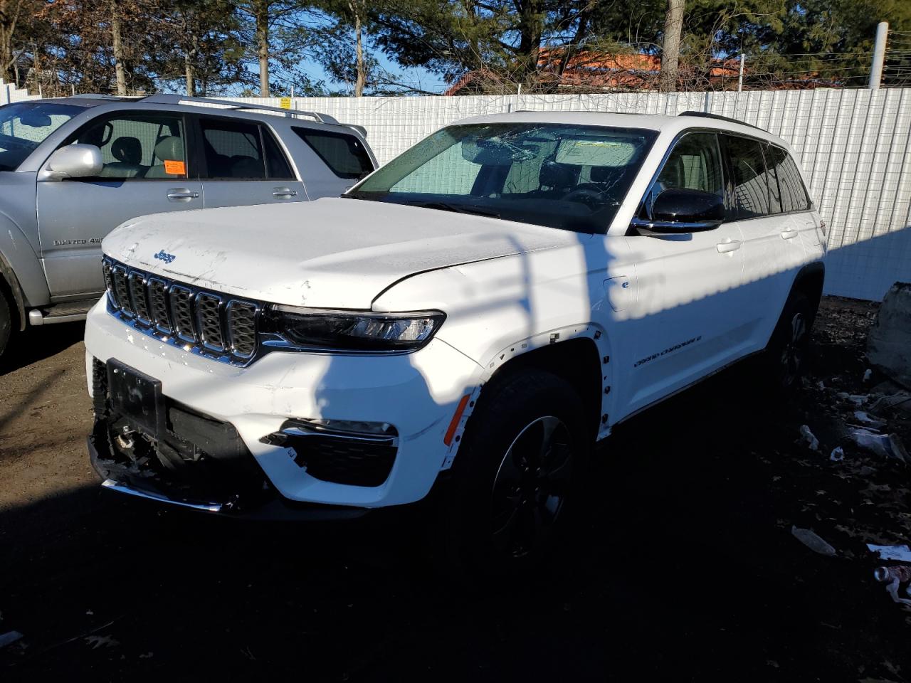 Photo of the 2023 JEEP GRAND CHEROKEE LIMITED 4XE