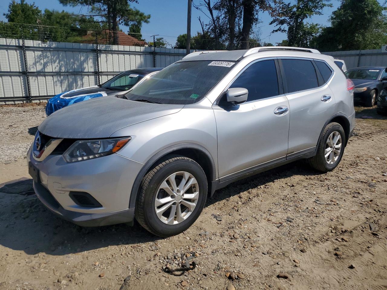 Photo of the 2016 NISSAN ROGUE SV