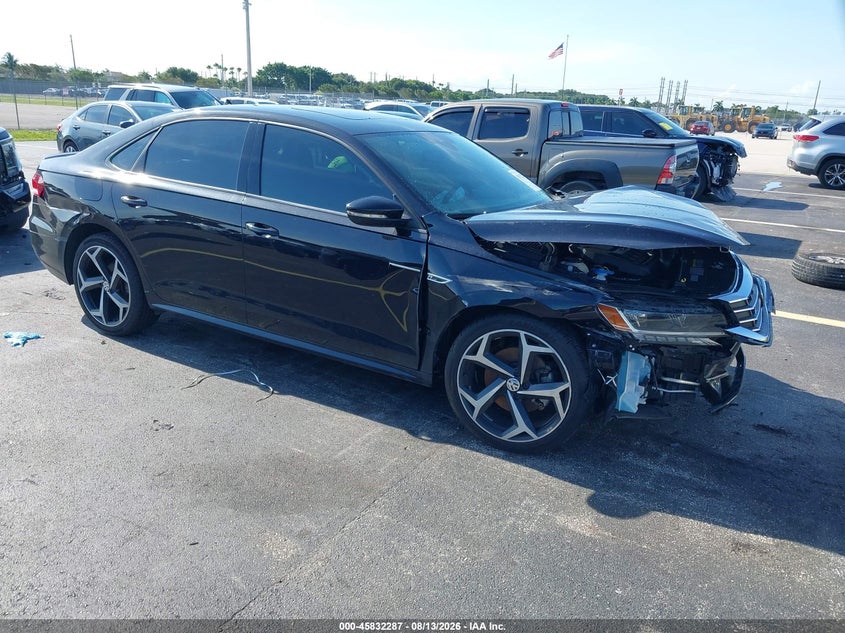 Photo of the 2021 VOLKSWAGEN PASSAT 2.0T R-LINE