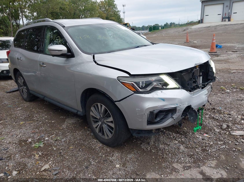 Photo of the 2018 NISSAN PATHFINDER SL