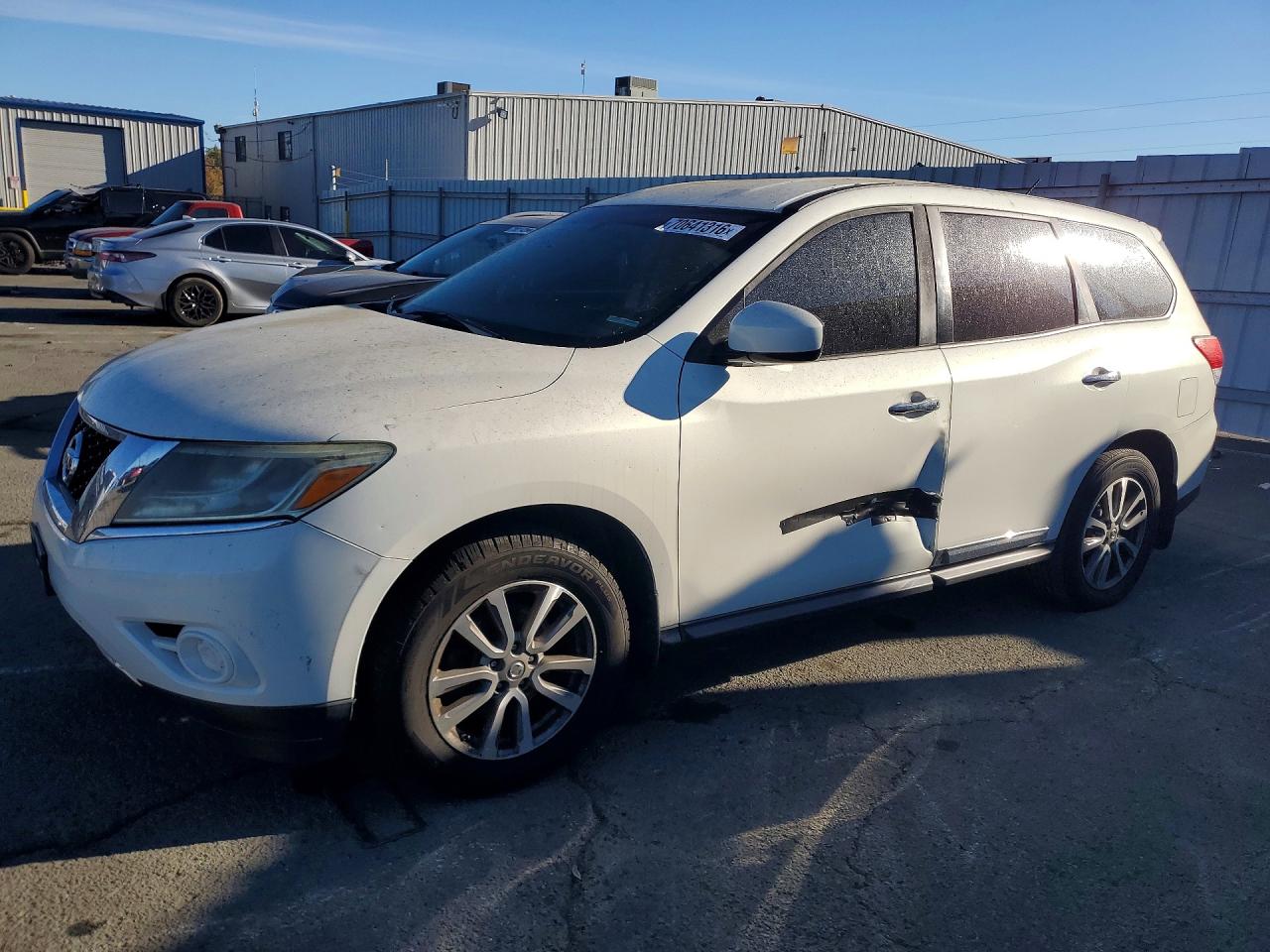 Photo of the 2014 NISSAN PATHFINDER S