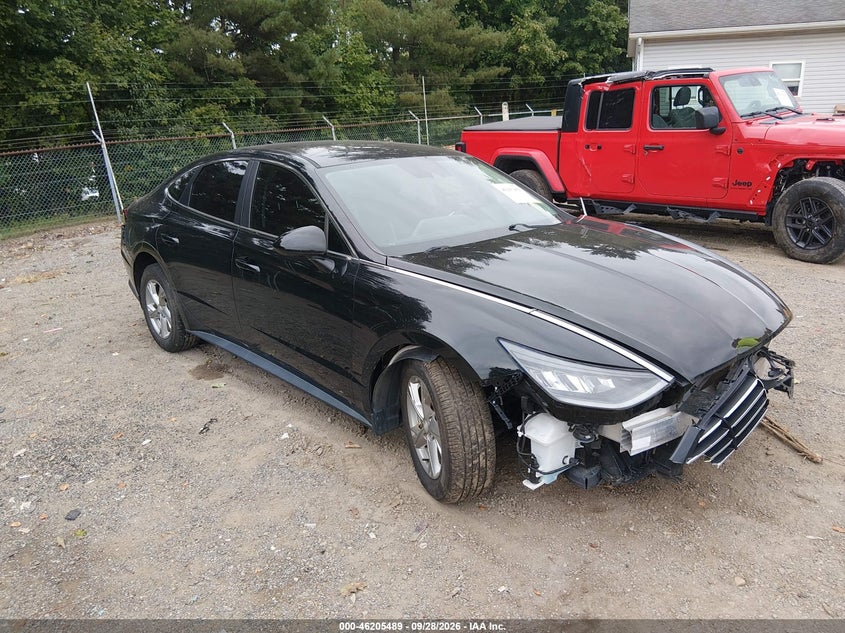 Photo of the 2021 HYUNDAI SONATA SE