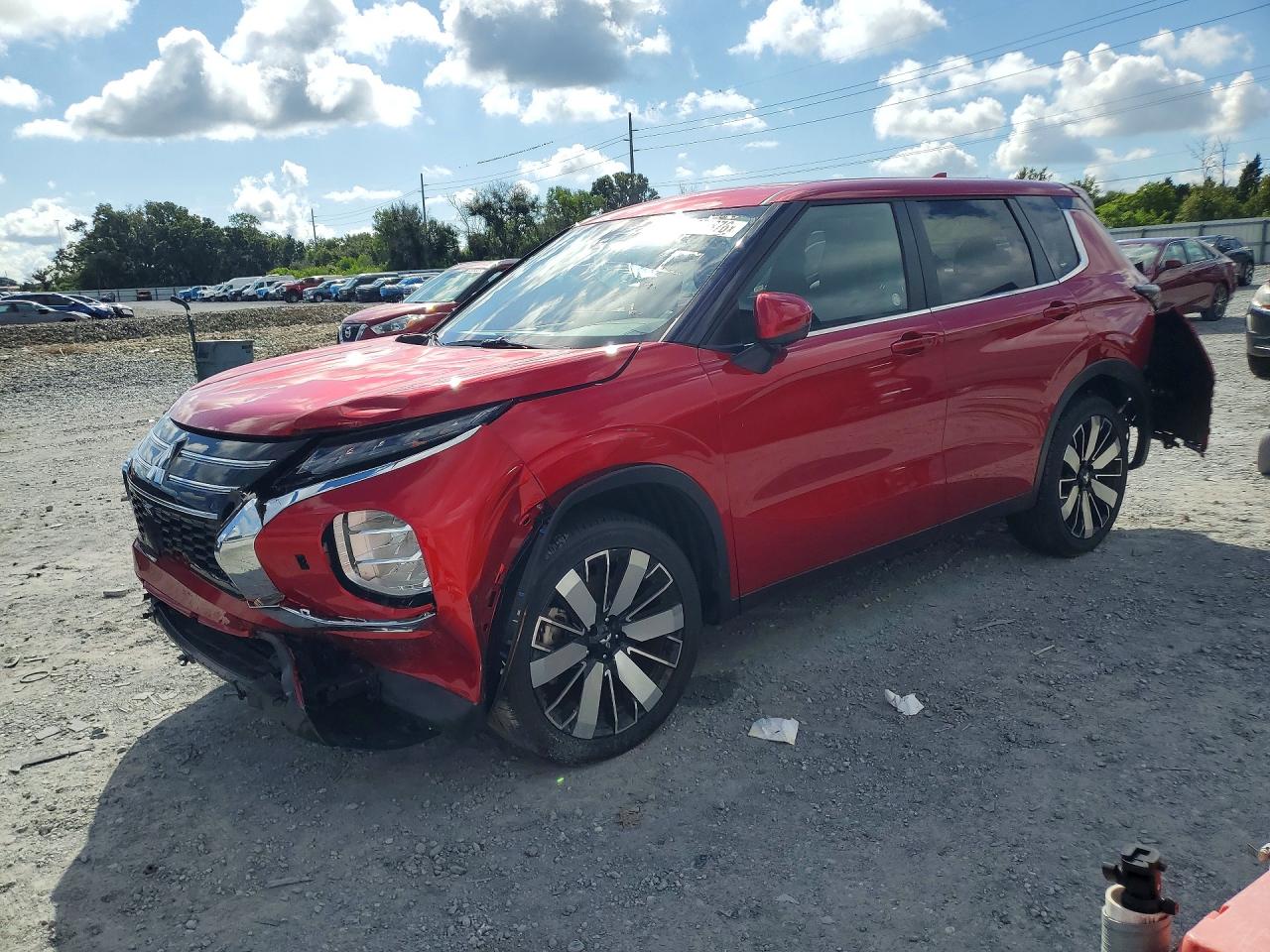 Photo of the 2025 MITSUBISHI OUTLANDER SE