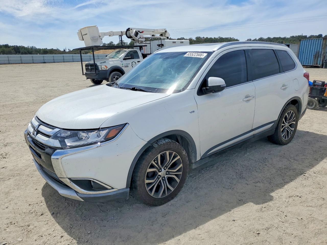 Photo of the 2016 MITSUBISHI OUTLANDER GT