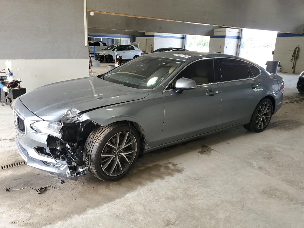 Photo of the 2018 VOLVO S90 T5 MOMENTUM