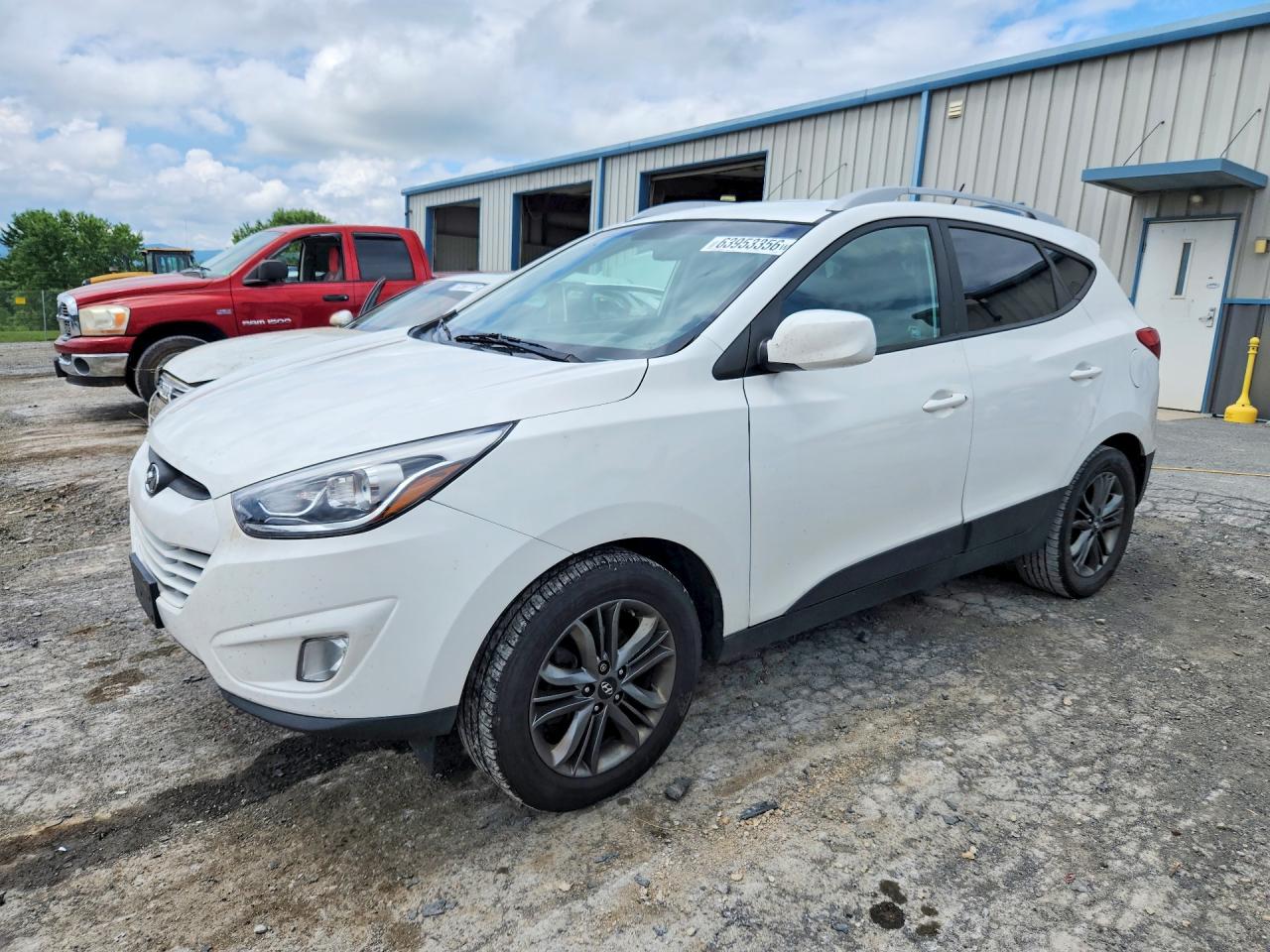 Photo of the 2015 HYUNDAI TUCSON SE