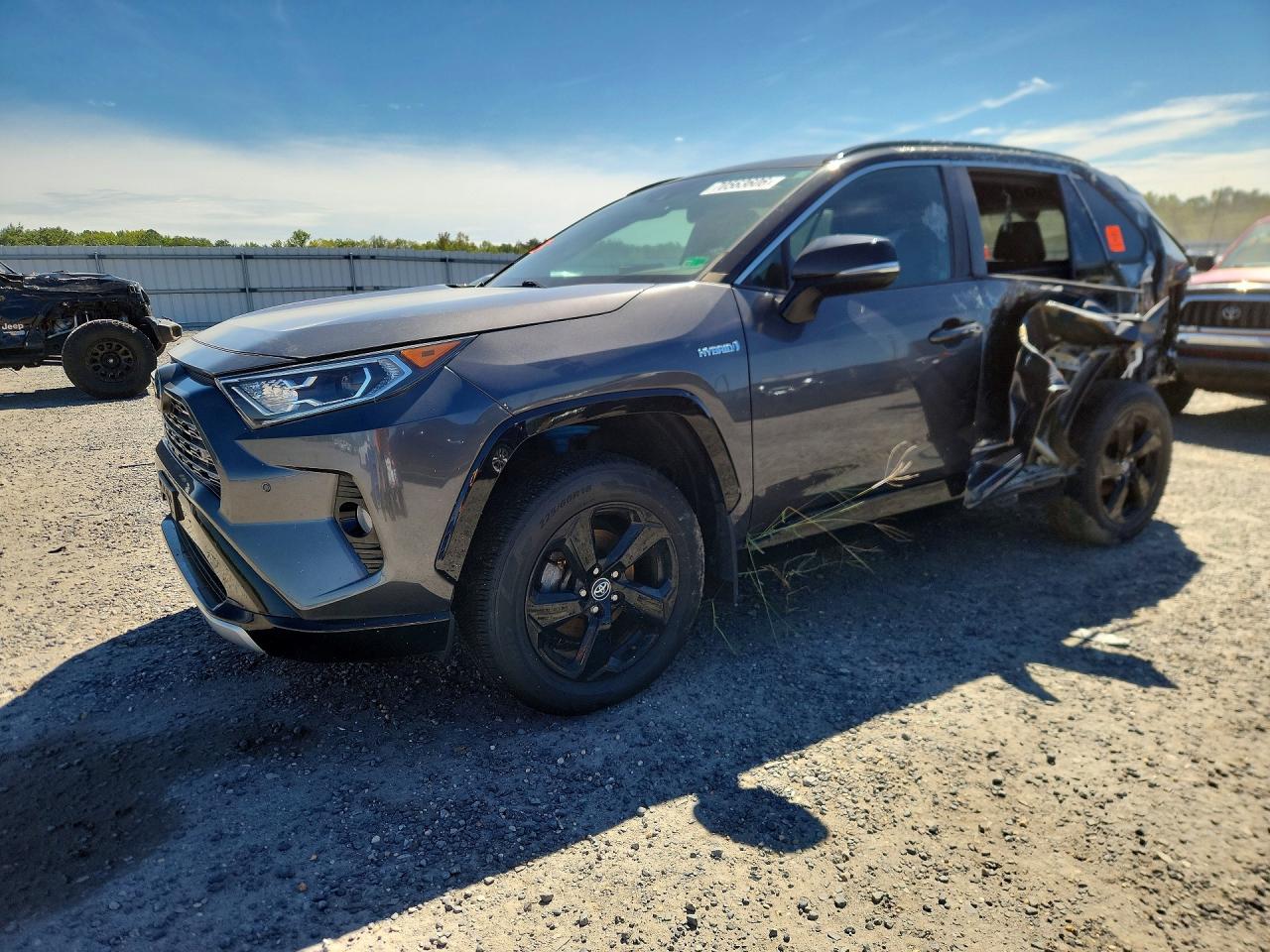 Photo of the 2020 TOYOTA RAV4 XSE