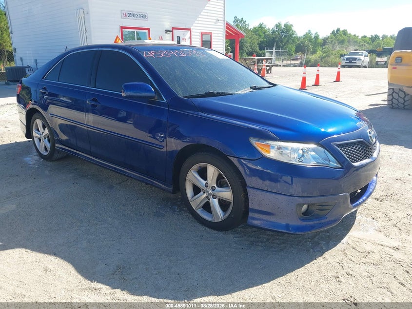Photo of the 2011 TOYOTA CAMRY SE