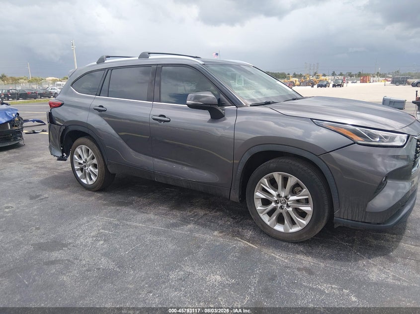 Photo of the 2021 TOYOTA HIGHLANDER LIMITED
