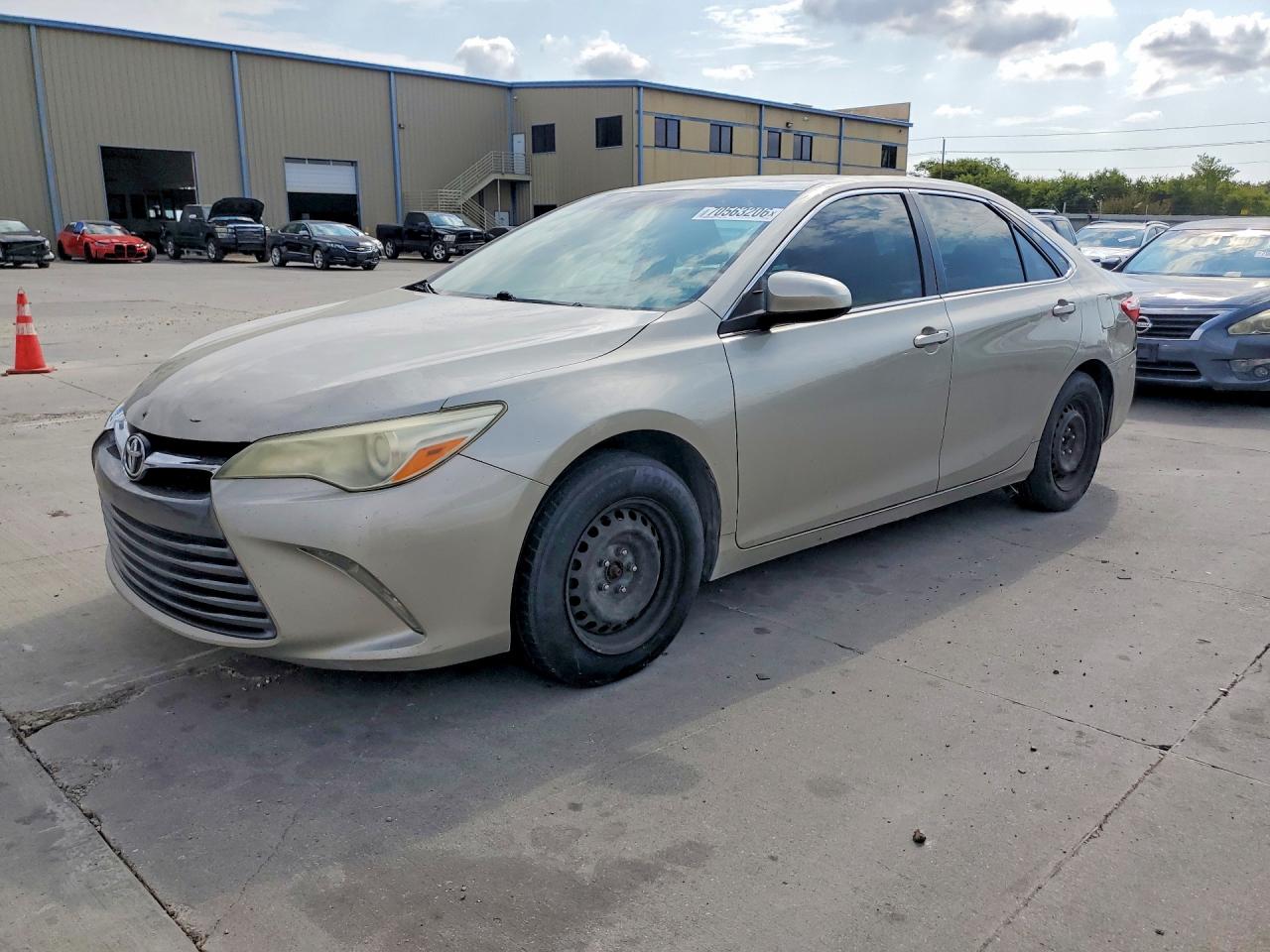 Photo of the 2015 TOYOTA CAMRY LE