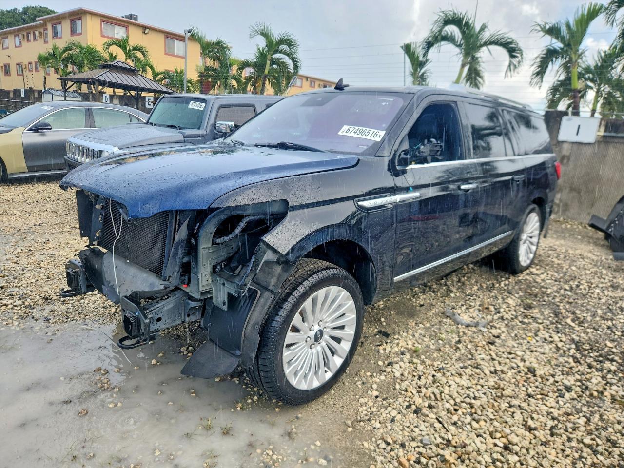 Photo of the 2019 LINCOLN NAVIGATOR L RESERVE