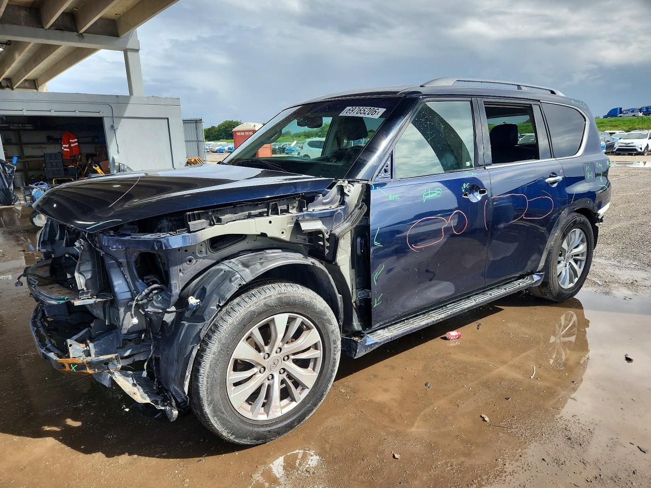 Photo of the 2017 INFINITI QX80 BASE
