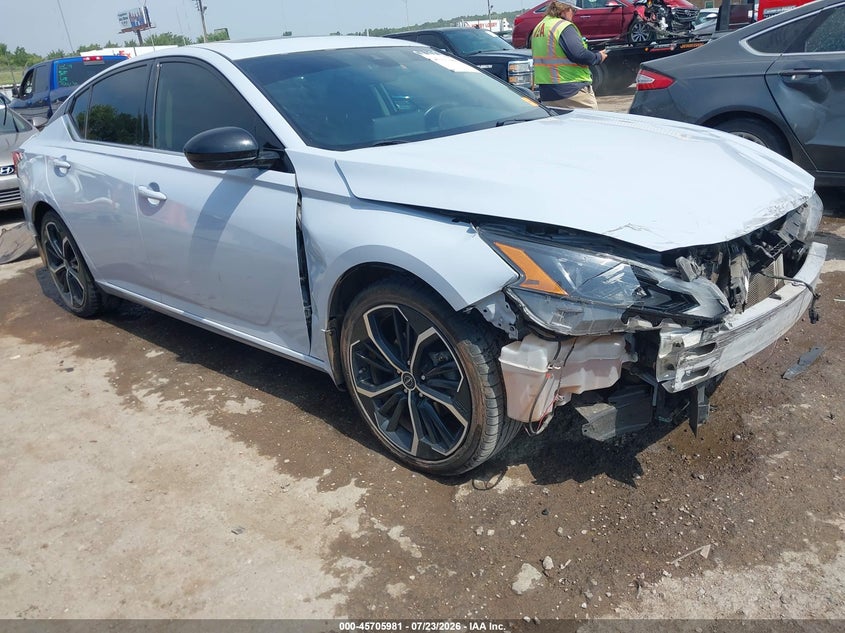 Photo of the 2023 NISSAN ALTIMA SR FWD
