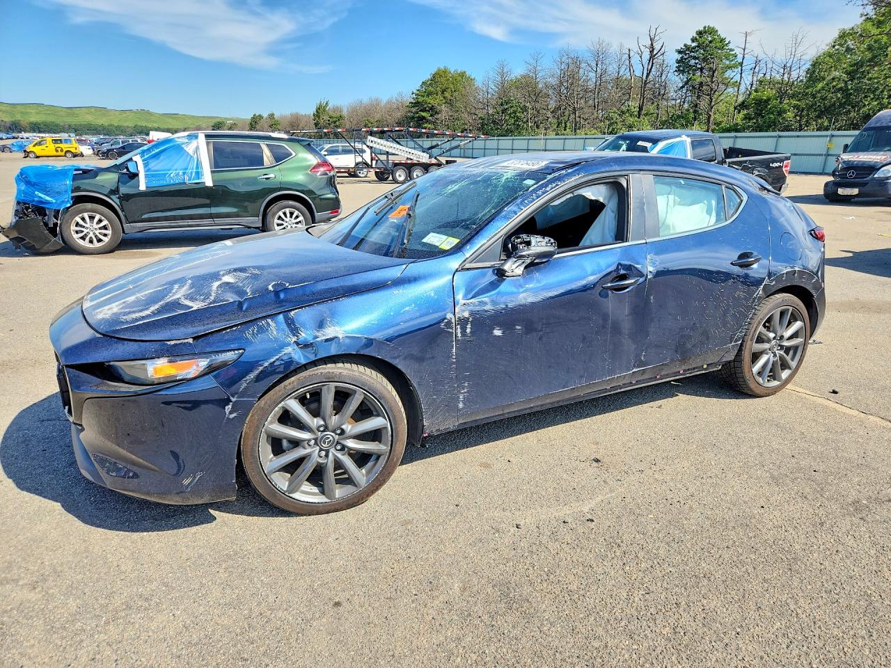 Photo of the 2021 MAZDA 3 PREFERRED
