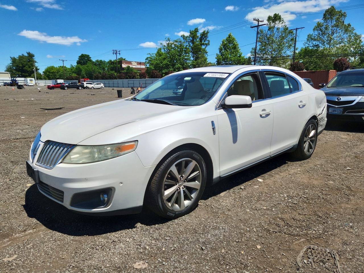 Photo of the 2011 LINCOLN MKS